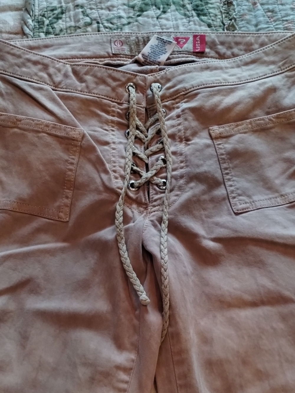 Guess Lace-Up Front Women’s Shorts — Light Beige. Low Rise 29